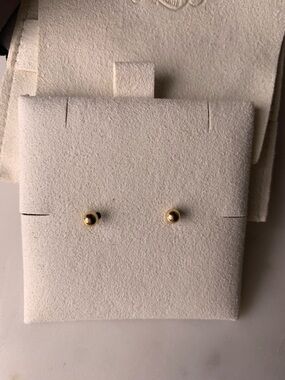 18 k gold studs